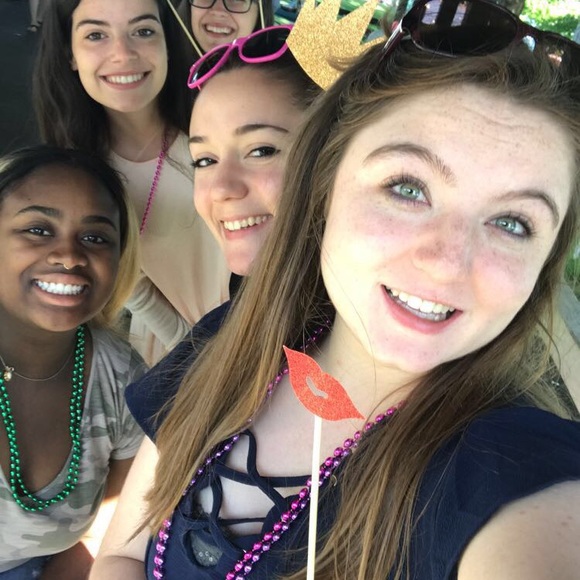 Meet your Posher, Emily - Picture 4 of 7